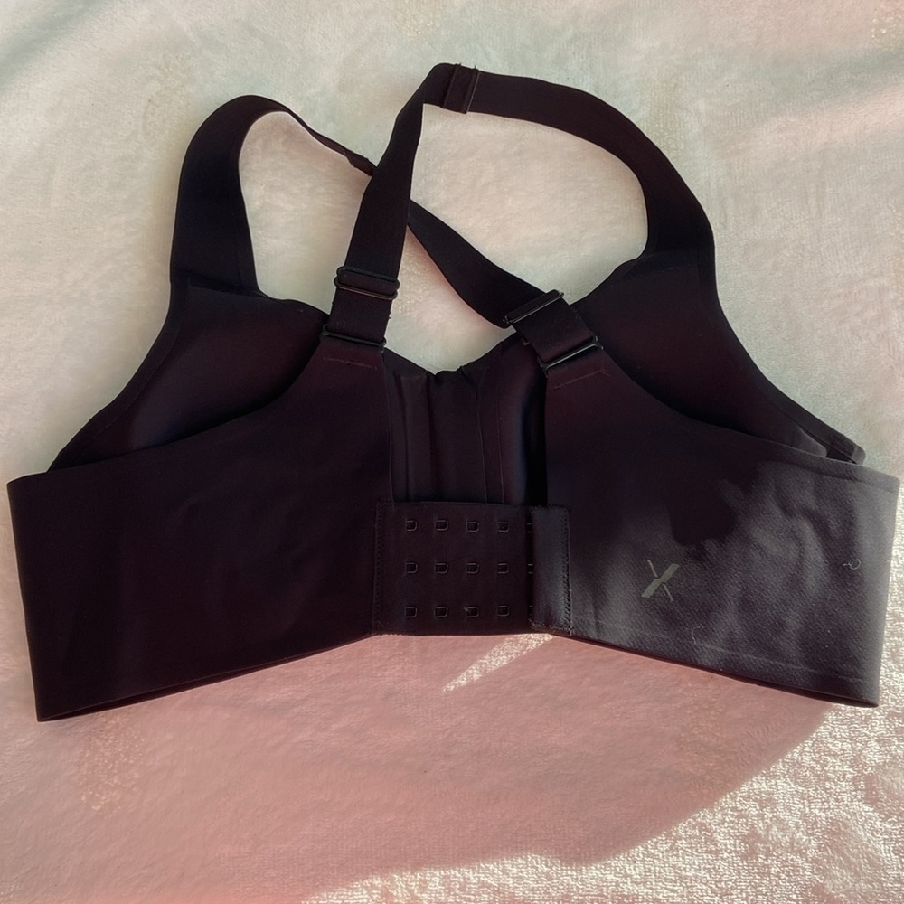 Knix Front Zip Catalyst Sports Bra in Black, size 2 - Picture 3 of 6